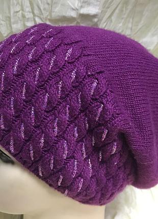 Молодёжная стильная шапка с узорной резинкой фуксия