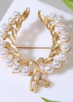 Брошка женская универсальная золотистая