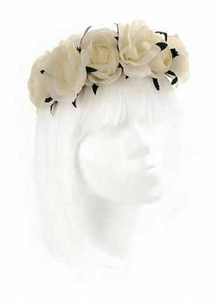 Вінок із білих троянд helena