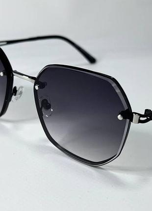 Окуляри сонцезахисні жіночі геометрія з лінзами градієнт у тонкій металевій оправі сірий