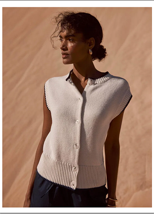 Кардиган без рукавів жилет  на ґудзиках