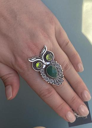 Кільце "сова" смарагд крапля. каблучка з хризоліту та смарагду. перстень смарагд в сріблі. розмір 17,75.індія.