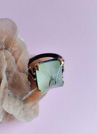 Кільце натуральний преніт .преніт в сріблі прямокутник .перидот. позолота. розмір 19. таїланд.