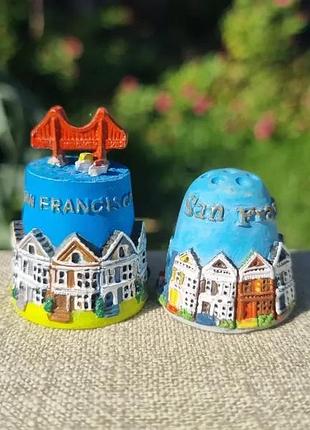 Колекційний наперсток цікавої, рідкісної форми.