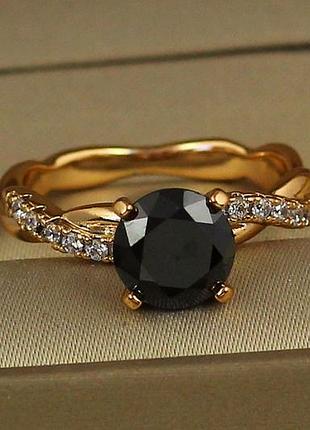 Кольцо xuping jewelry косичка с черным камнем р 20 золотистое