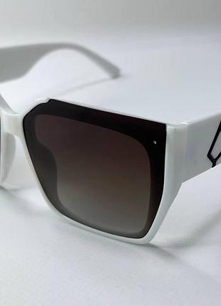Окуляри сонцезахисні жіночі трапеції з поляризаційними лінзами в легкій пластиковій оправі білий