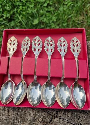 Изысканные чайно – кофейные ложечки с красивым, интересным орнаментом.