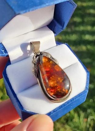 Невероятная подвеска, кулон, янтарь, янтарь.