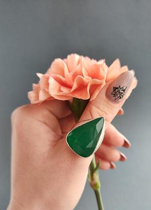 Кільце індійський смарагд крапля. кільце зі смарагду в сріблі. перстень. каблучка. розмір 18,5. індія.