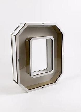 Подарункова коробка у формі цифри "0" з прозорою кришкою