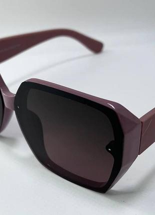 Окуляри сонцезахисні жіночі квадратні з поляризаційними лінзами в легкій пластиковій оправі матові дужки пудра