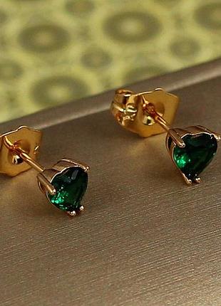 Серьги гвоздики xuping jewelry сердечки с зелеными камешками 6 мм золотистые