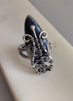 Содаліт натуральний кільце крупне крапля з каменем содаліт природній у сріблі.18,5 розмір. індія.