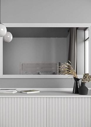 Белое зеркало для макияжа навесное 68х118 в уской раме, красивые зеркала для спальни на стену прямоугольные