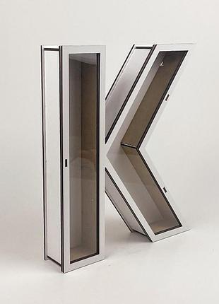 Подарочная коробка в форме буквы "к" с прозрачной крышкой