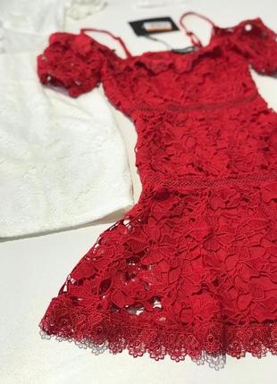 Ярко красное гипюровое платье на подкладке, новое plt