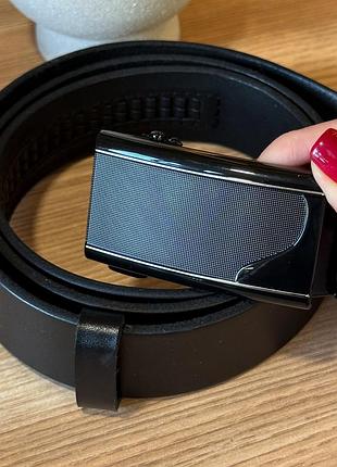 Мужской кожаный ремень с пряжкой автомат 8490