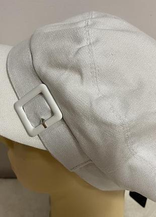 Женская льняная кепка - картуз цвет молочный и чёрный с чёрно-белой лентой белая