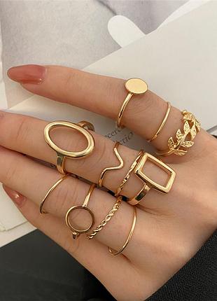 Комплект з 11 золотистих каблучок