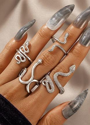 Комплект з 4 сріблястих каблучок