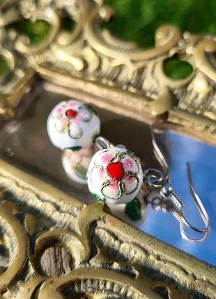 Хорошенькие серьги, кульчики в технике клуазоне.