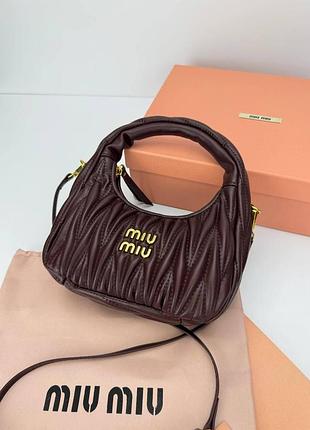 Кожаная сумка на плечо женская miu miu, полукруглая сумочка миу миу бордовая