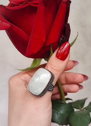 Кільце з натуральним місячним каменем. каблучка адуляр прямокутник в сріблі. перстень багет. розмір 19. індія