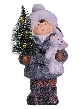 Новорічна фігурка з підсвіткою хлопчик з ялинкою 18 см – святковий декор із led підсвічуванням для дому