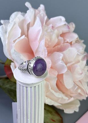 Серебряное кольцо с натуральным аметистом 925 проба