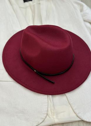 Стильная фетровая шляпа федора с тонким ремешком бордовый 56-58р (1934)