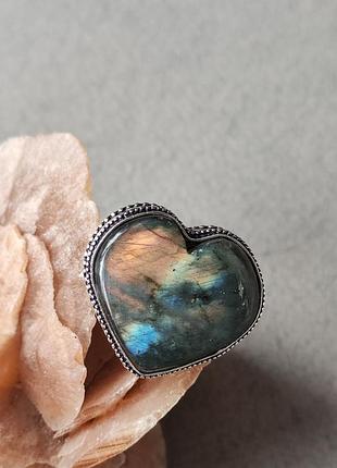 Кільце з натуральним каменем спектроліт. перстень з лабрадором. лабрадор серце в сріблі 17,5 розмір. індія