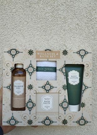 Подарунковий набір wellness & bath set – гель, лосьйон, сіль і рушник з ароматом іланг-ілангу та неролі