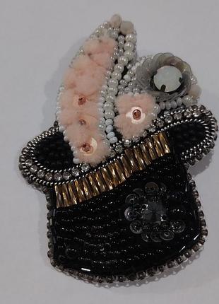 Брошь "кролик в шляпе"