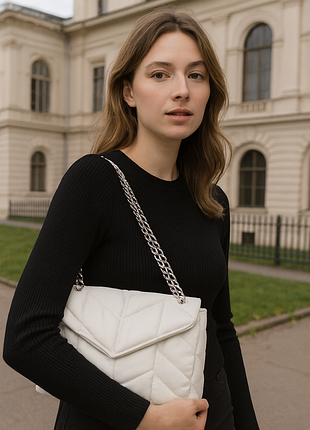 Элегантная стеганая сумка-клатч на цепочке