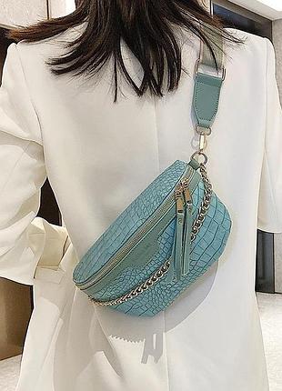 Женская сумка слинг змеиная, бананка сумка для девушки, мини сумочка на грудь под рептилию мятный