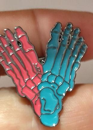 Медична брошка брошка травматолог нога стопа людина