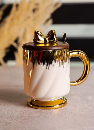 Чашка фарфоровая ribbon 450 мл с крышкой и ложкой — стильный подарок и удобное использование