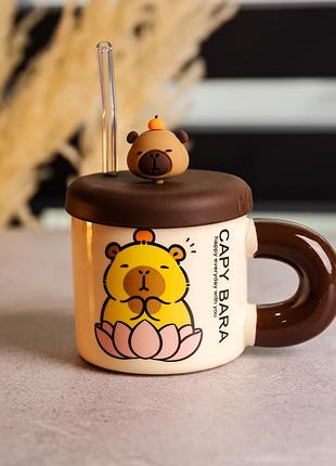 Фарфоровая чашка капибара на лотосе 400 мл с крышкой и стеклянной трубочкой — стильный подарок