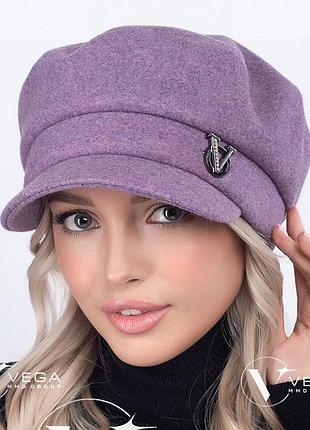 Женская кепка картуз из кашемира с брошью лиловый