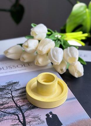 Декоративный подсвечник из гипса для столовых свечей жолтый