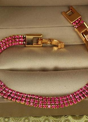 Браслет xuping jewelry три доріжки із малинових каменів 21 см 8 мм золотистий