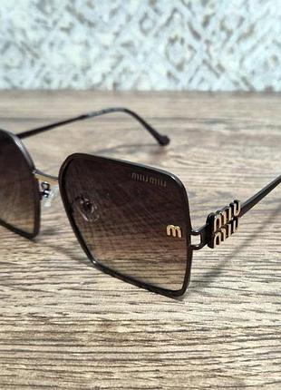 Окуляри сонцезахисні квадратні в металевій оправі miu miu