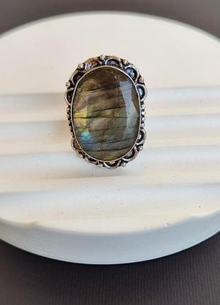 Кільце з натуральним каменем лабрадор. спектроліт овал в сріблі 18,5 розмір. індія
