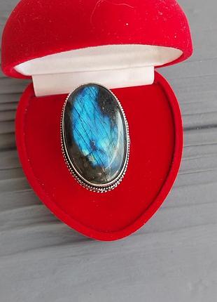 Лабрадор овал. кільце з натуральним лабрадором . лабрадор в сріблі 17 розмір. індія!