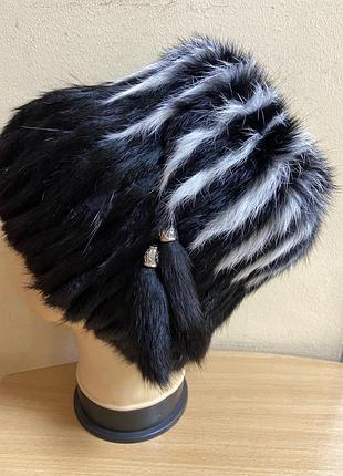 Двухцветная меховая шапка из кролика на вязанной основе черный с белым