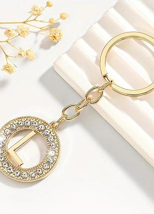 Роскошный круглый брелок с алфавитом и сверкающими стразами l