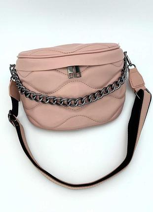 Бананка поясная сумка женская из эко-кожи через плечо молодежная черная с цепочкой пеги пудра