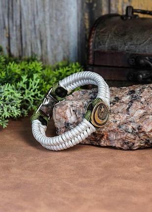 Браслет с бусиной масульманский месяц ручного литья с металлическим фастексом в плетении из паракорда