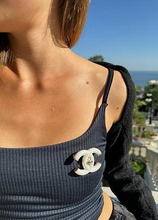 Шанель брош біла емаль/позолота 18к/ можна комплектом із сережками гвоздики