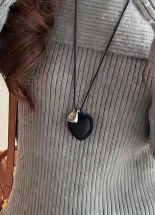 Намисто на шнурі з подвійною підвіскою-серцем